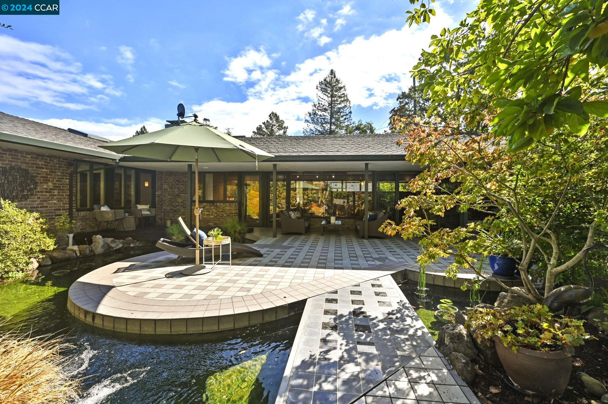 1 Moraga Ct