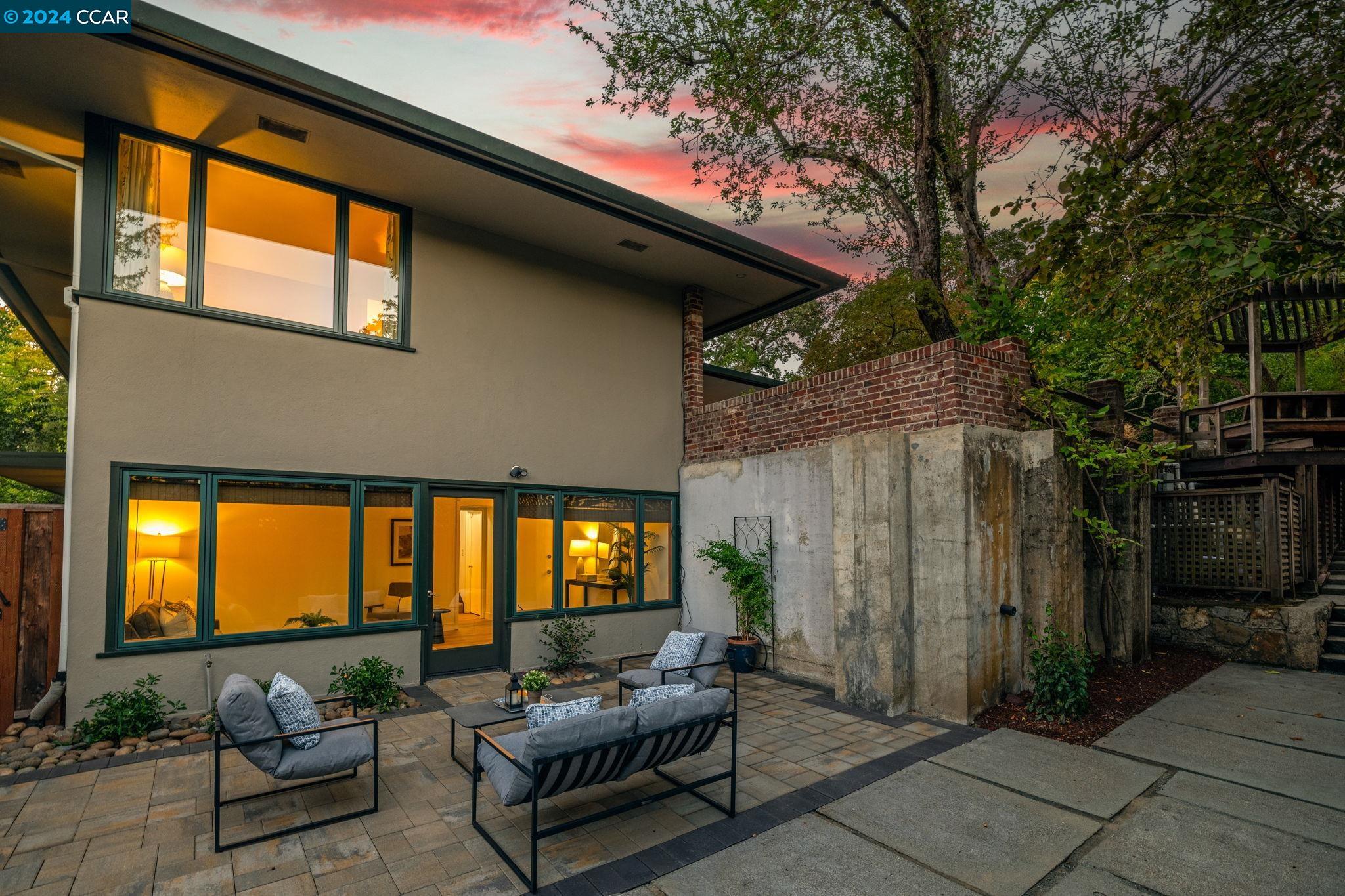 1 Moraga Ct