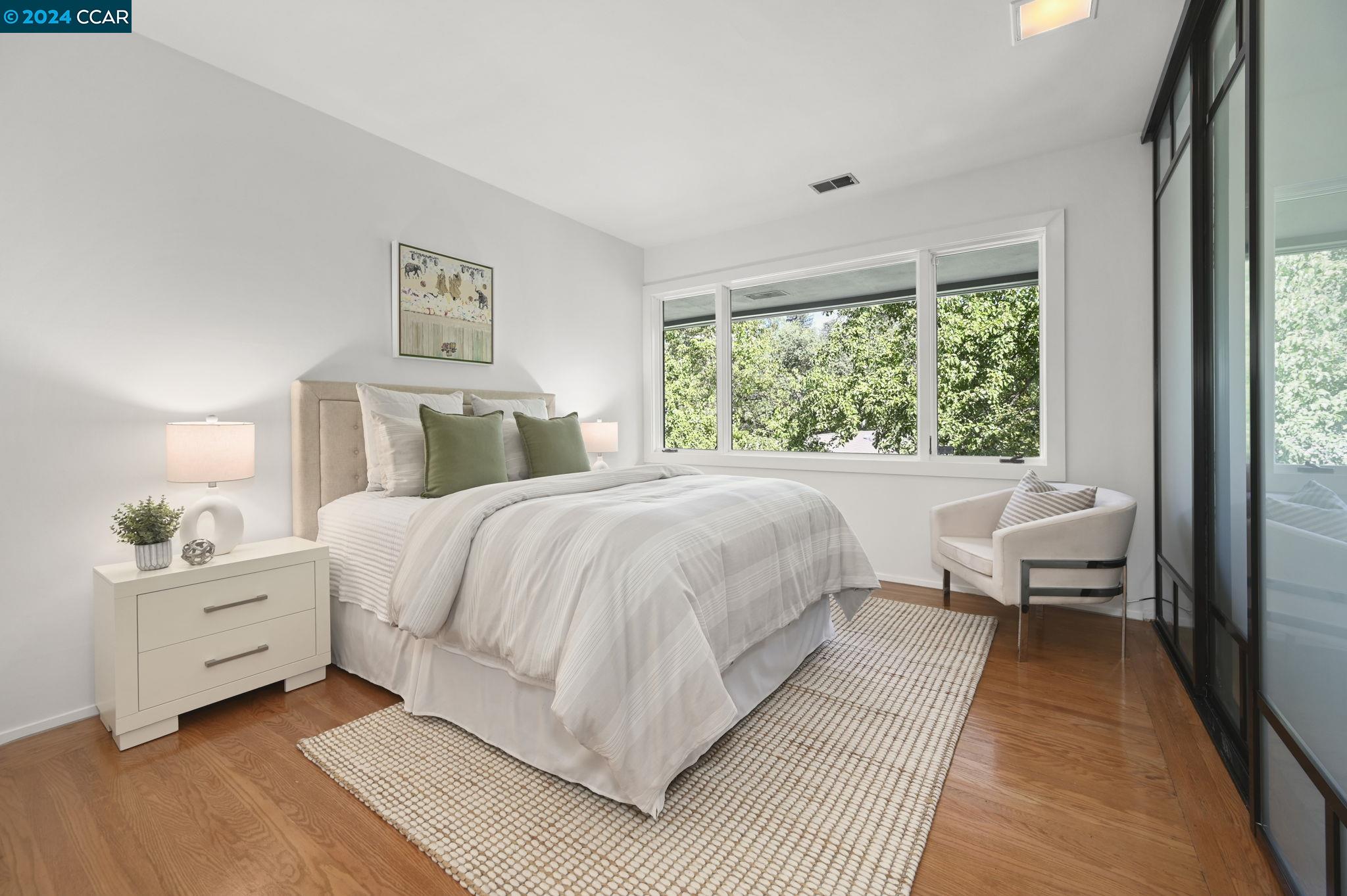 1 Moraga Ct