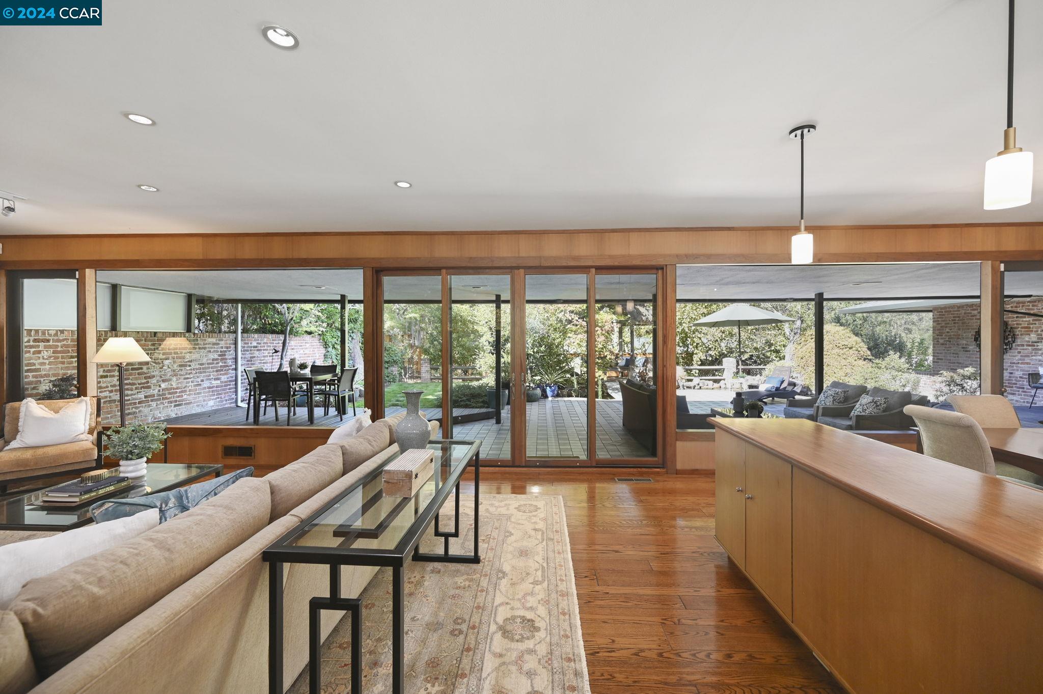 1 Moraga Ct