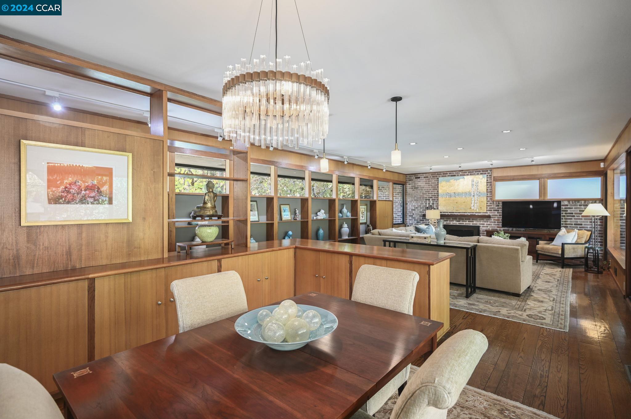 1 Moraga Ct