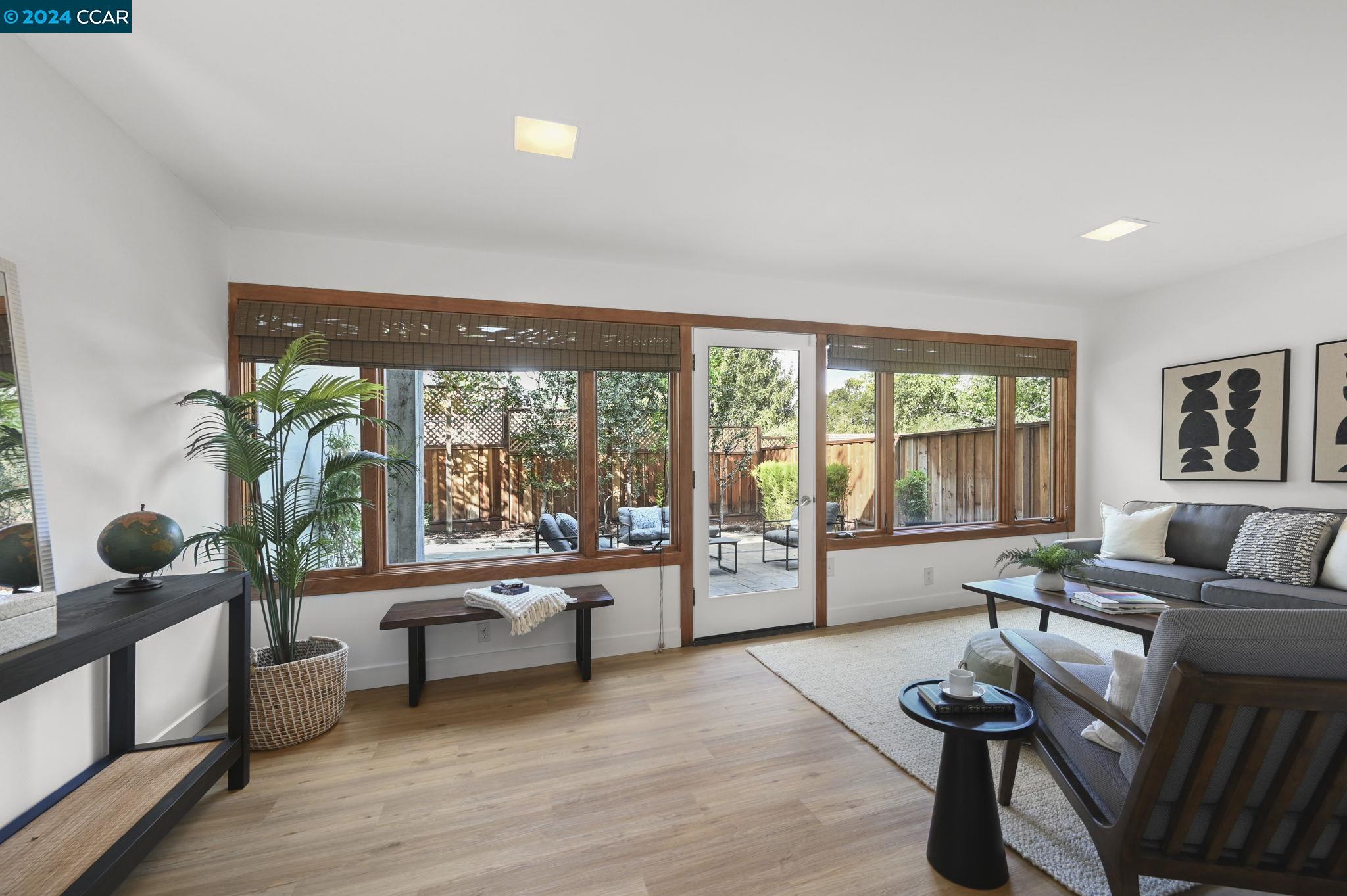 1 Moraga Ct