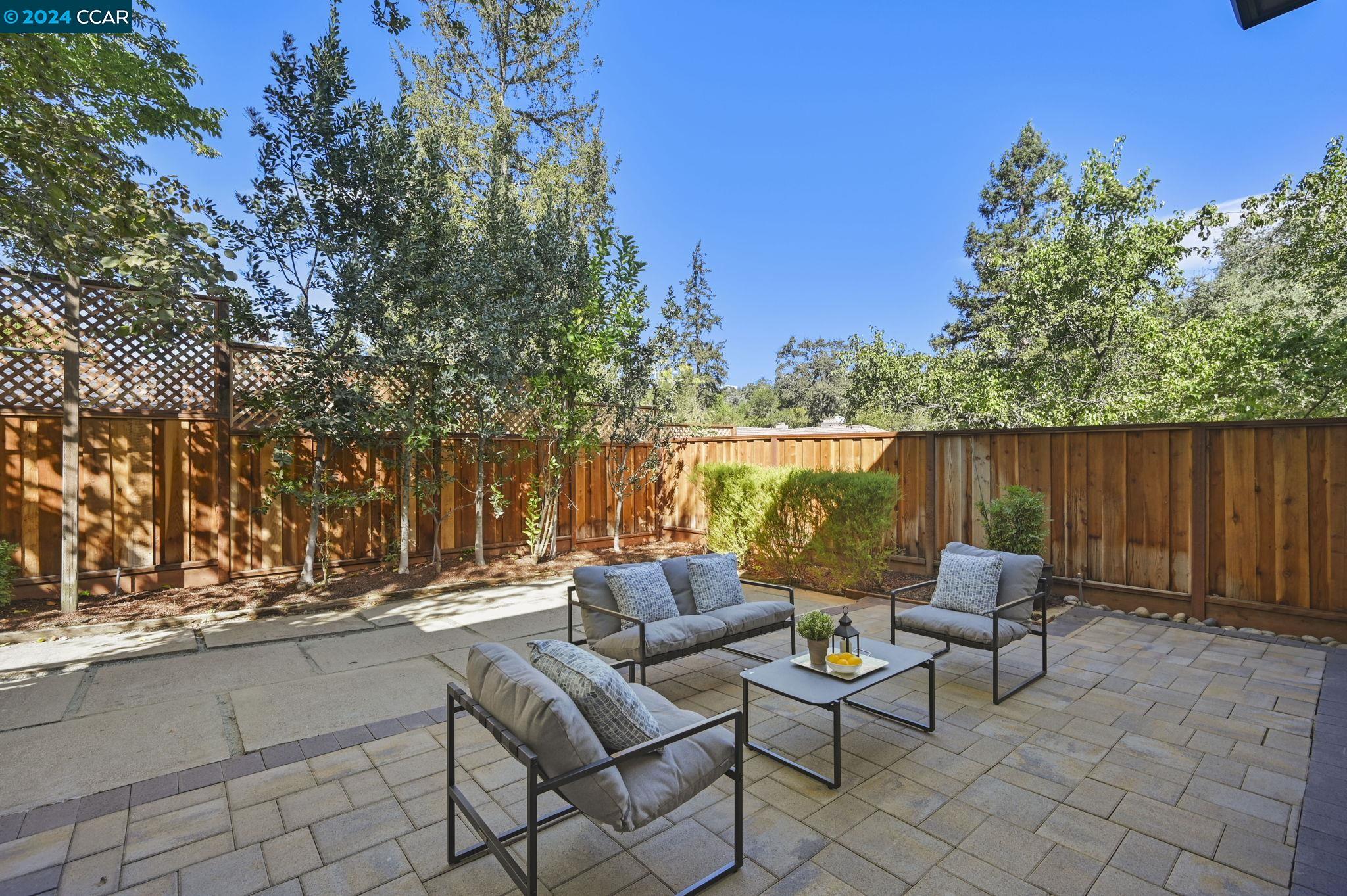 1 Moraga Ct