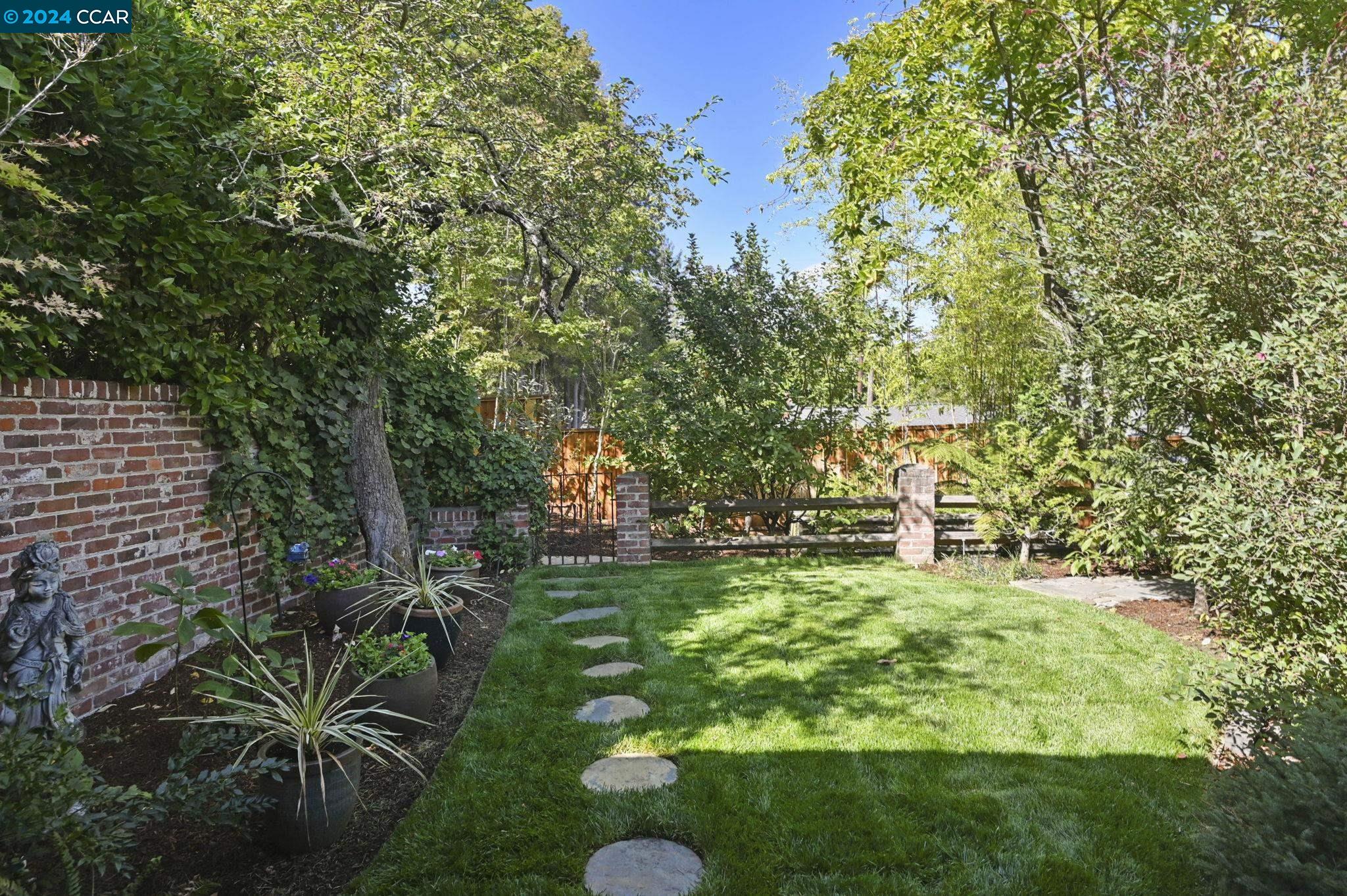 1 Moraga Ct