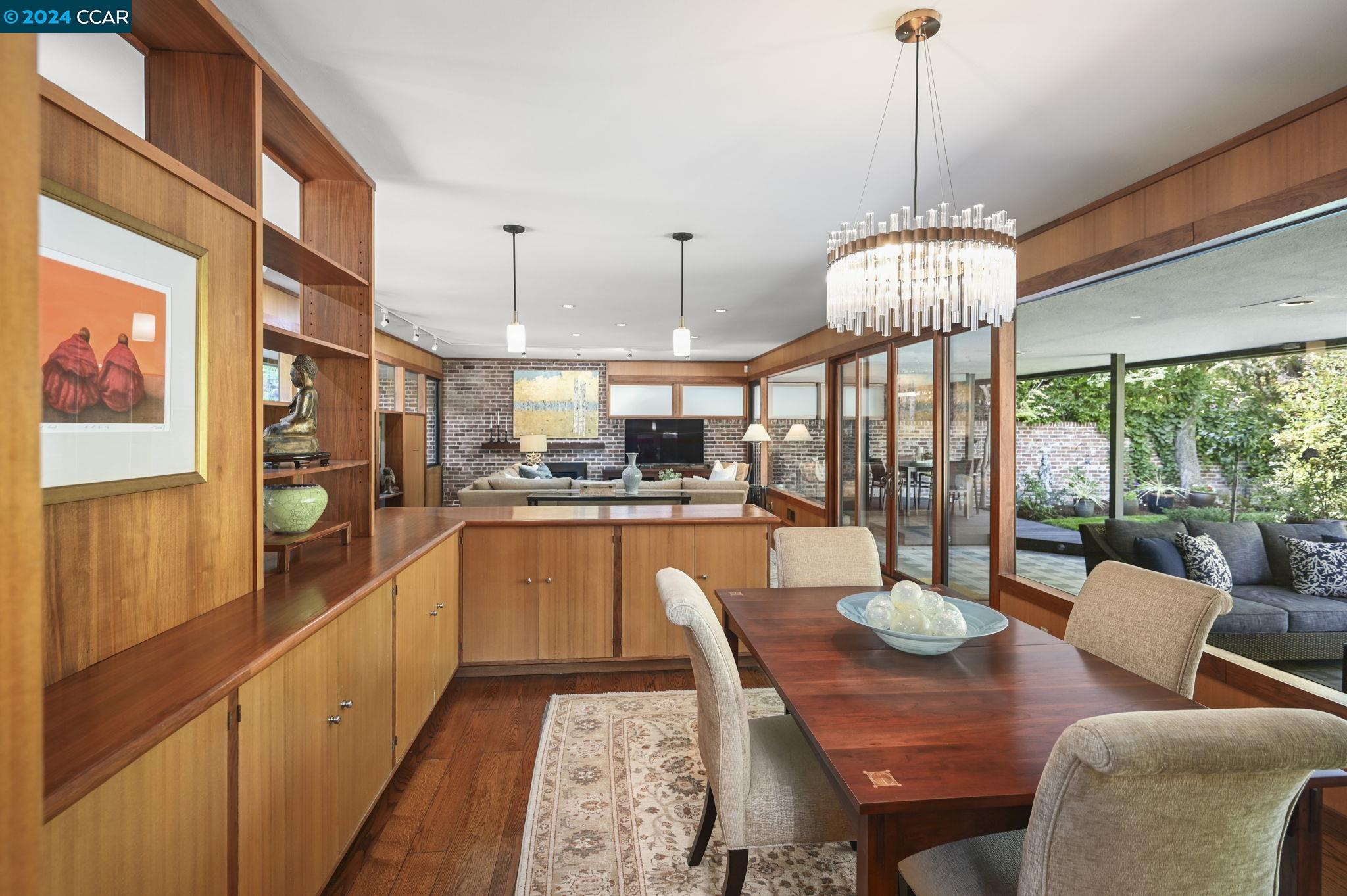 1 Moraga Ct