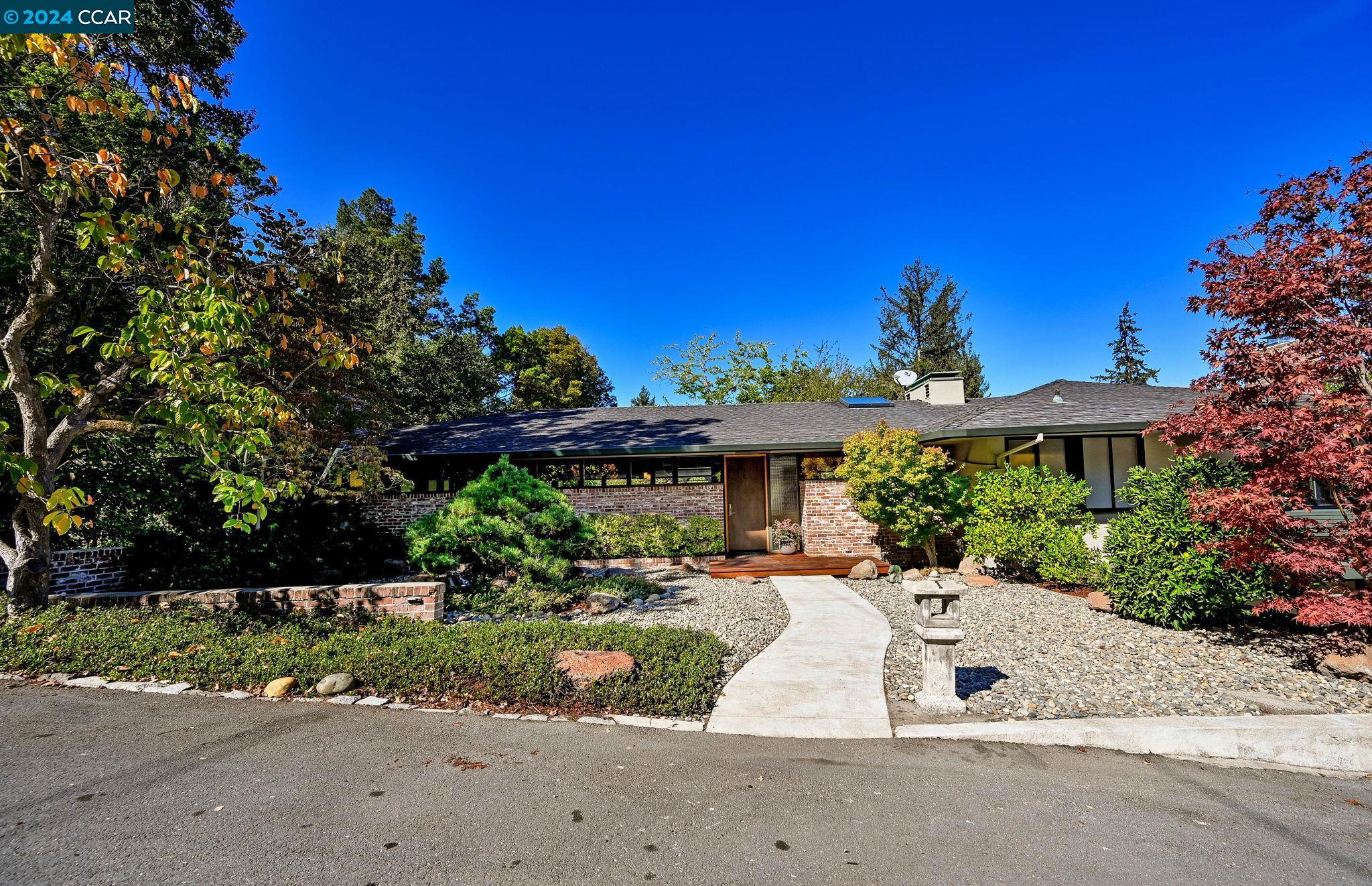 1 Moraga Ct