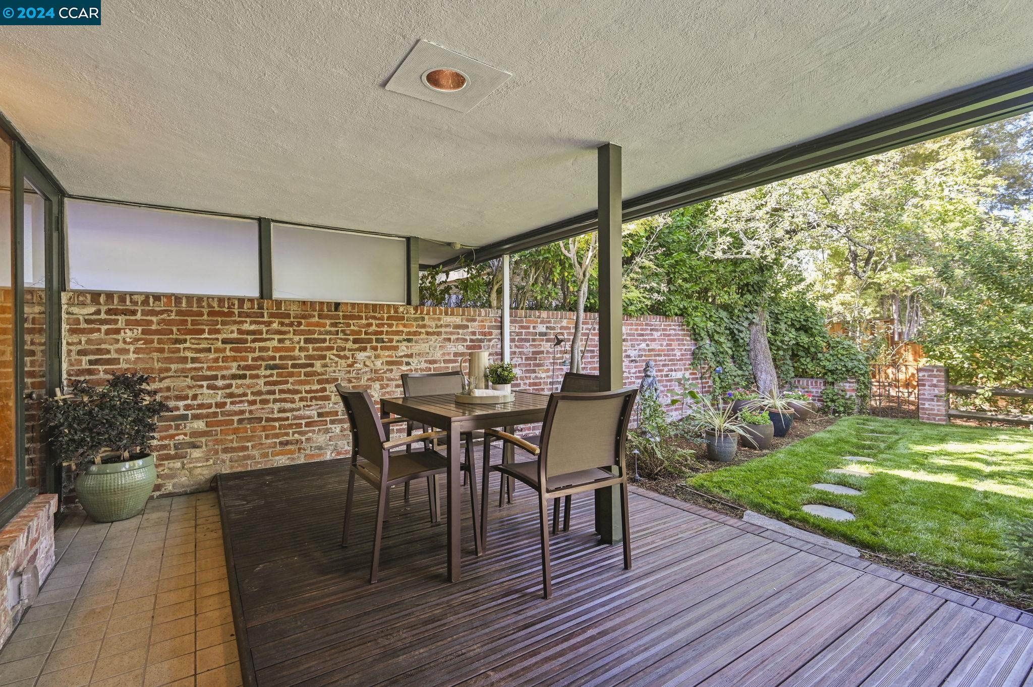 1 Moraga Ct