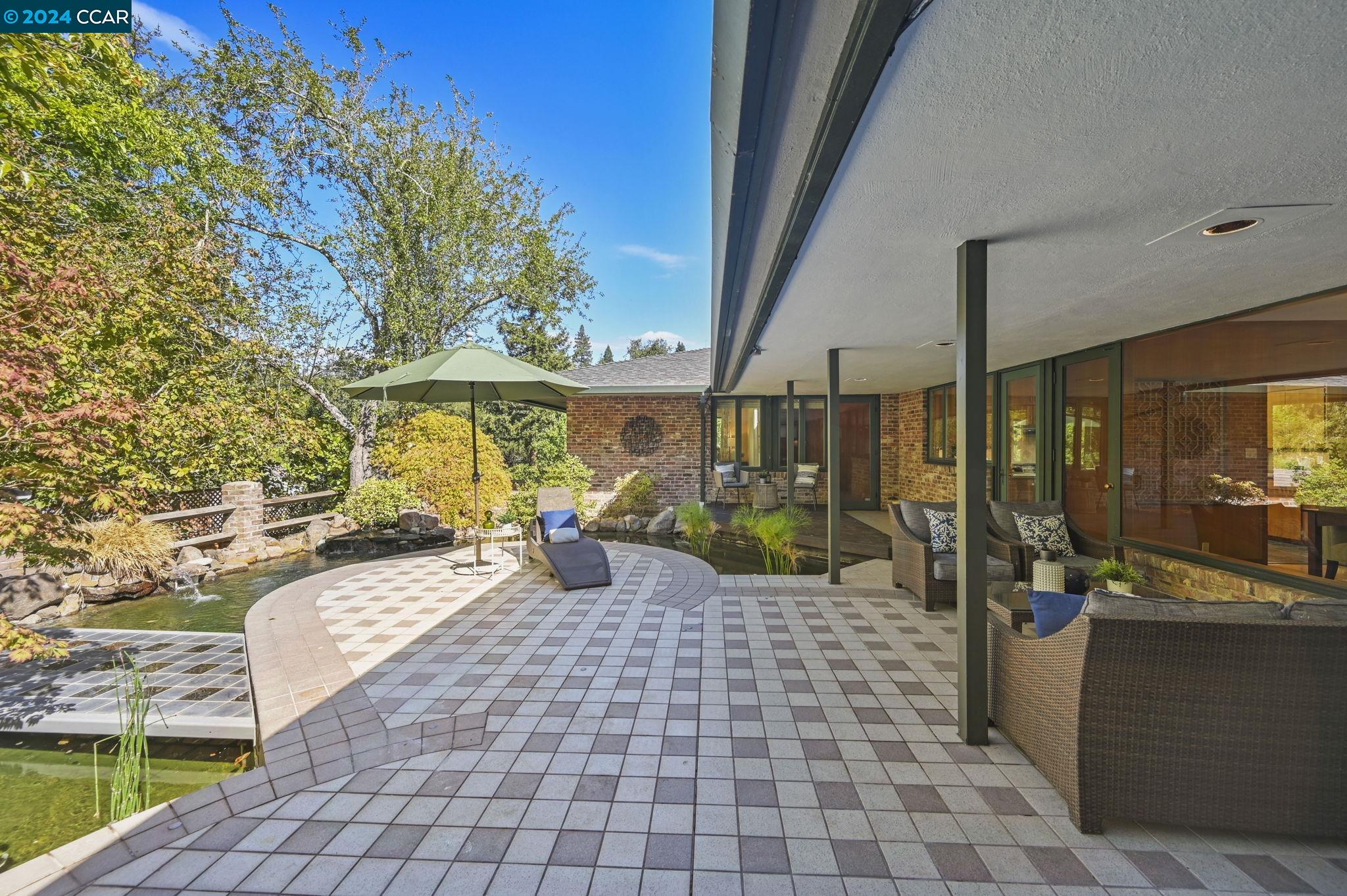 1 Moraga Ct