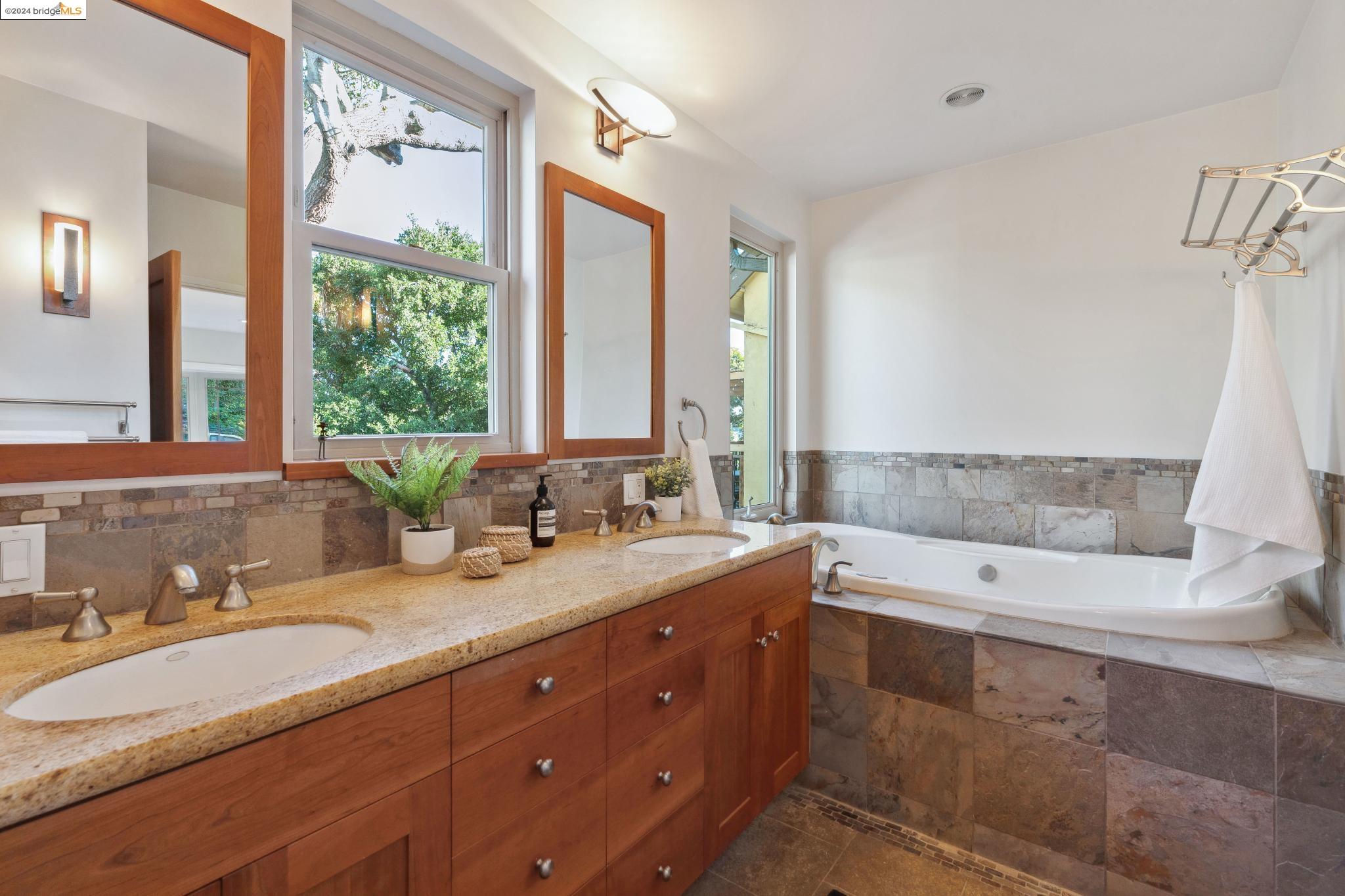 1297 Sunnyhills Rd