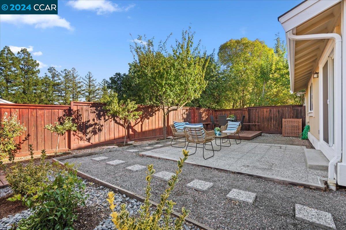 228 Western Hills Dr