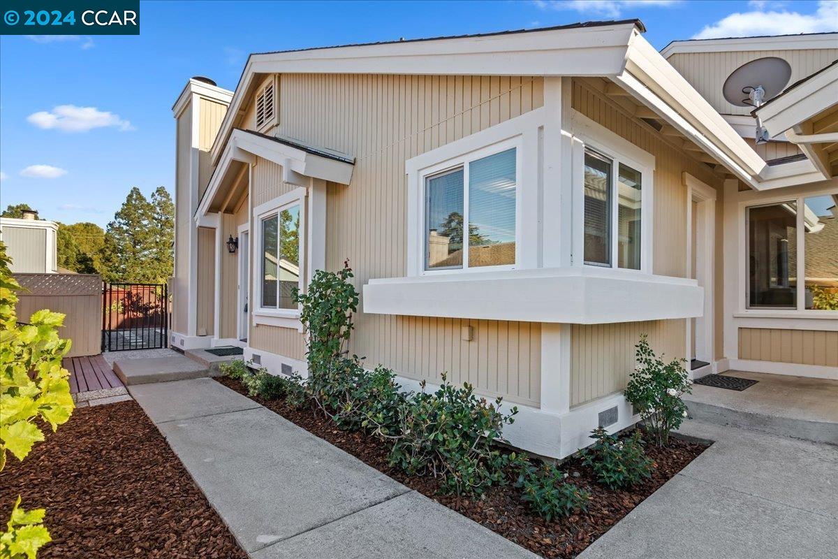 228 Western Hills Dr