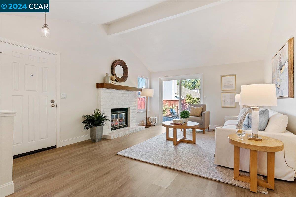 228 Western Hills Dr