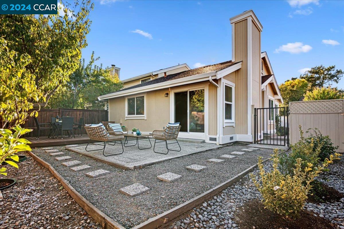 228 Western Hills Dr