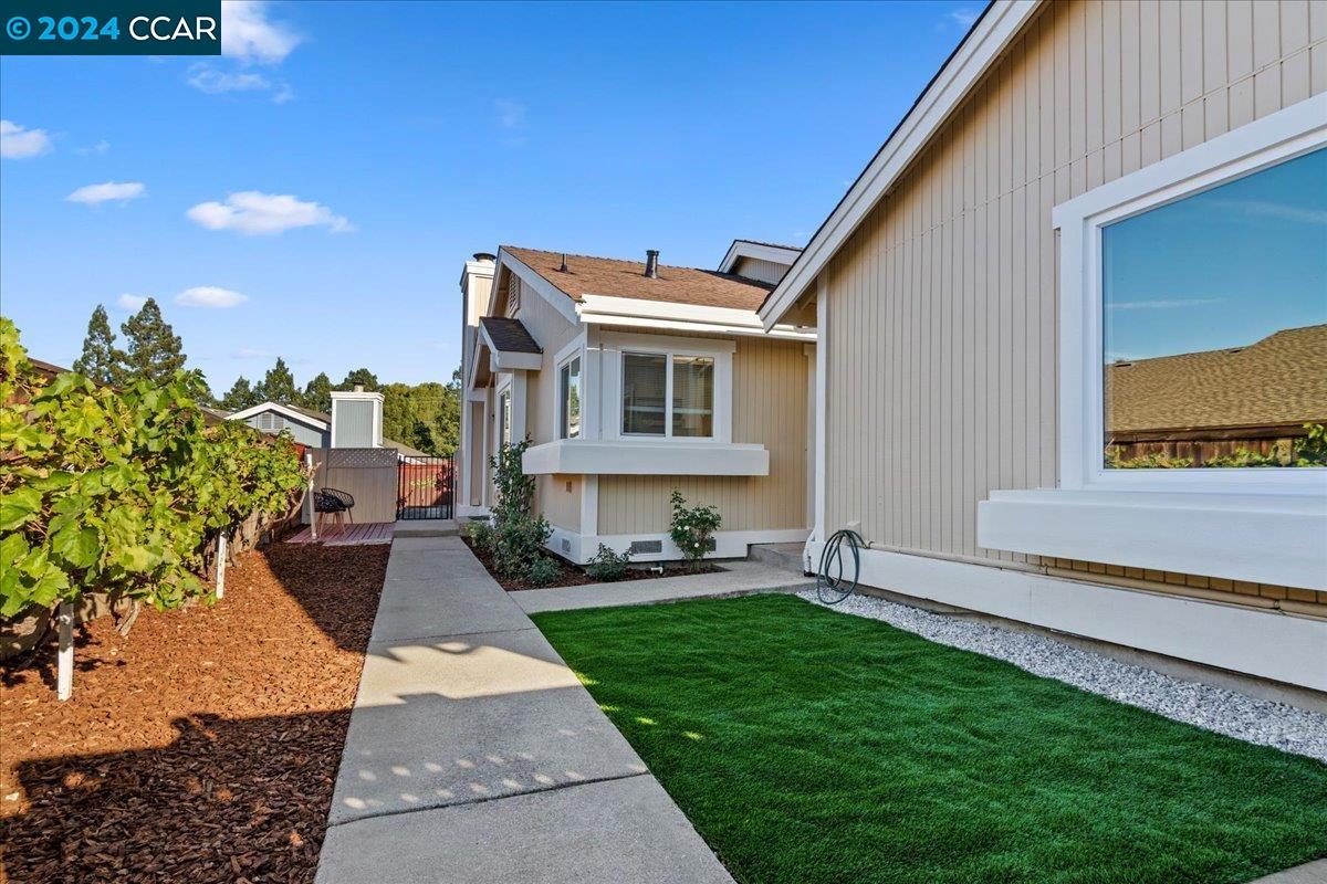 228 Western Hills Dr