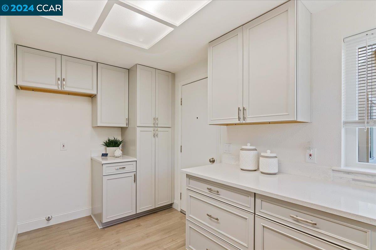 228 Western Hills Dr