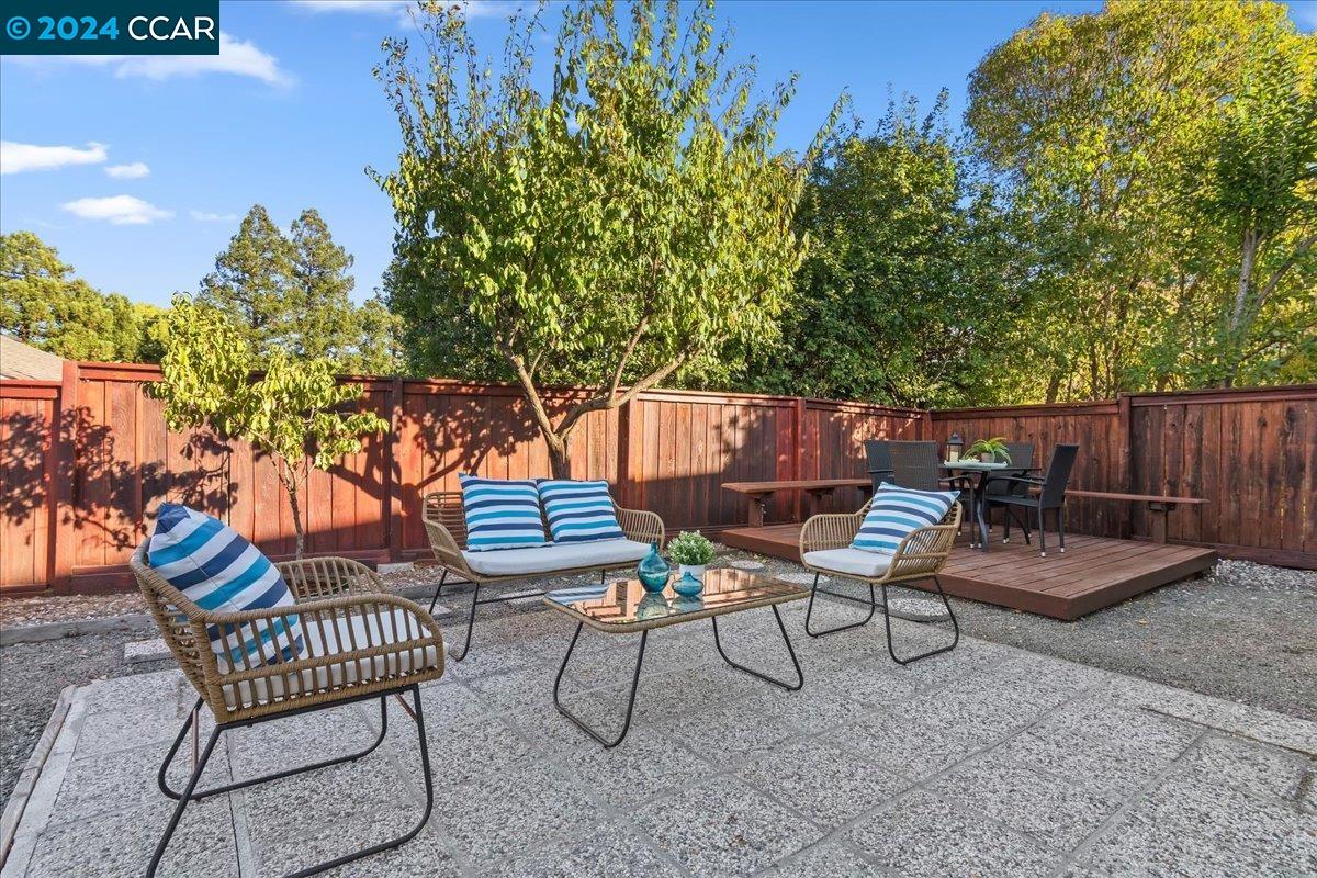 228 Western Hills Dr