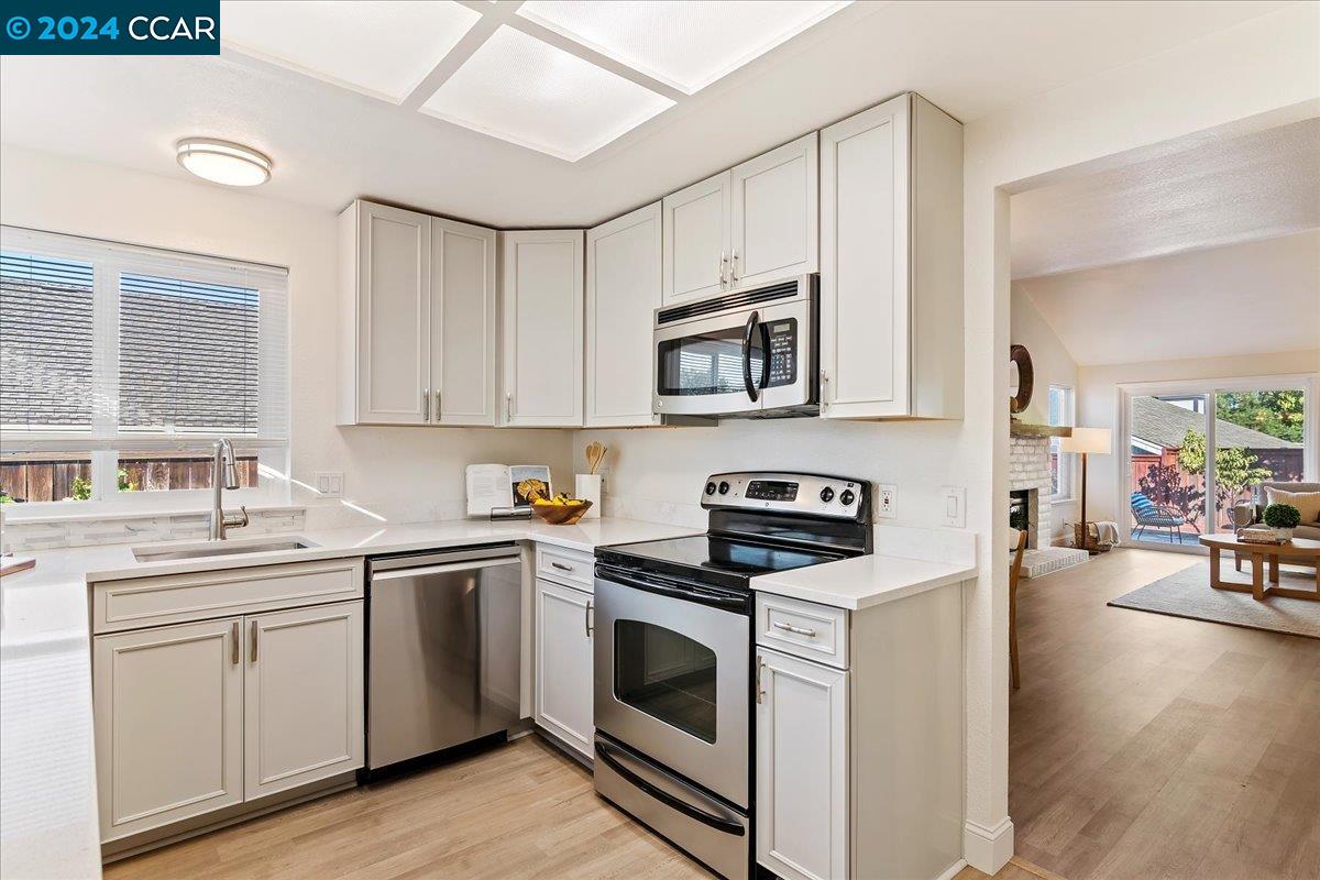 228 Western Hills Dr