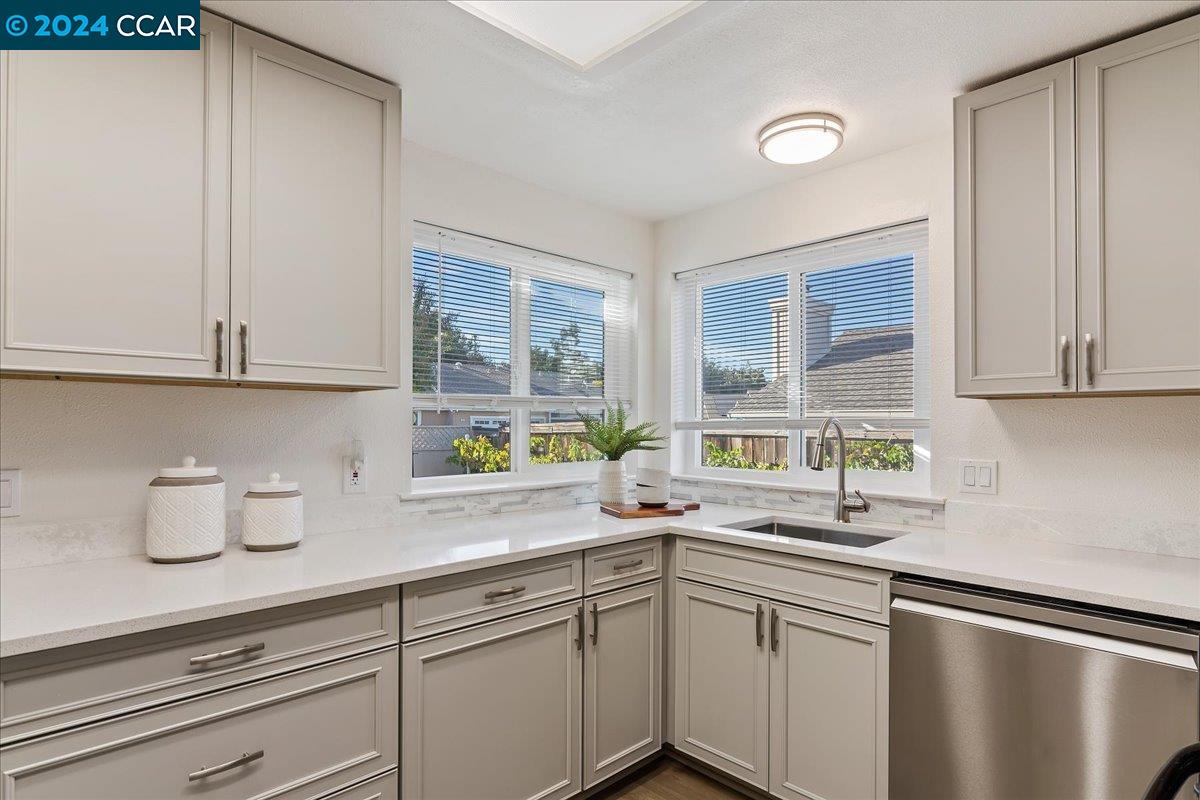 228 Western Hills Dr