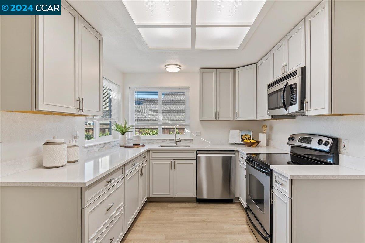 228 Western Hills Dr