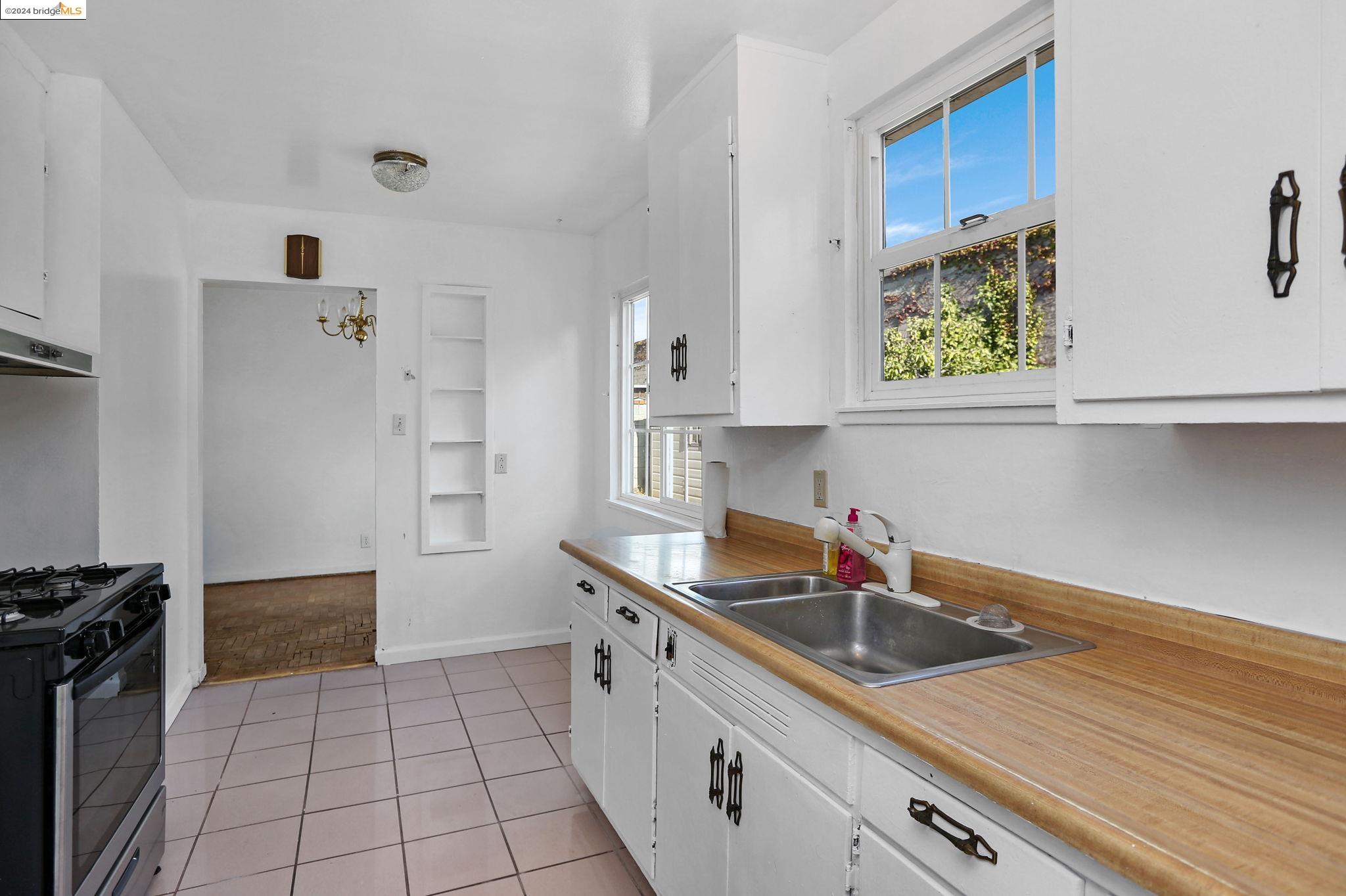 14736 Pepperdine St