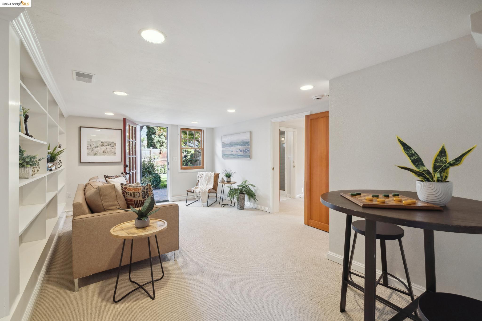 852 Glen Dr.