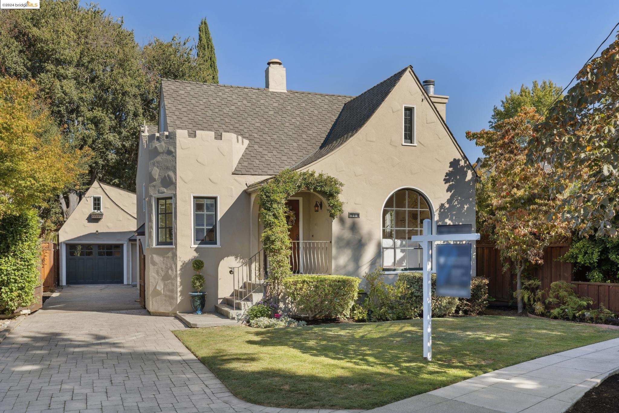 852 Glen Dr.