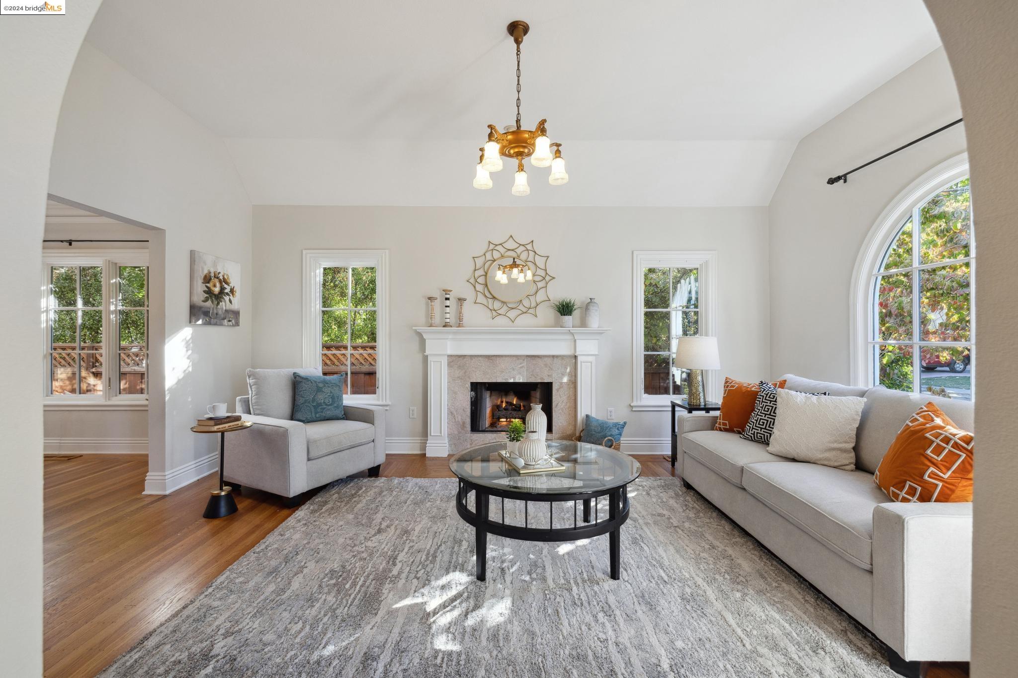 852 Glen Dr.