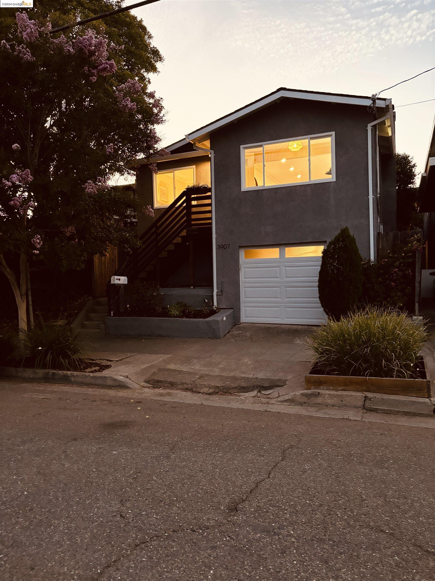 3907 Midvale Ave