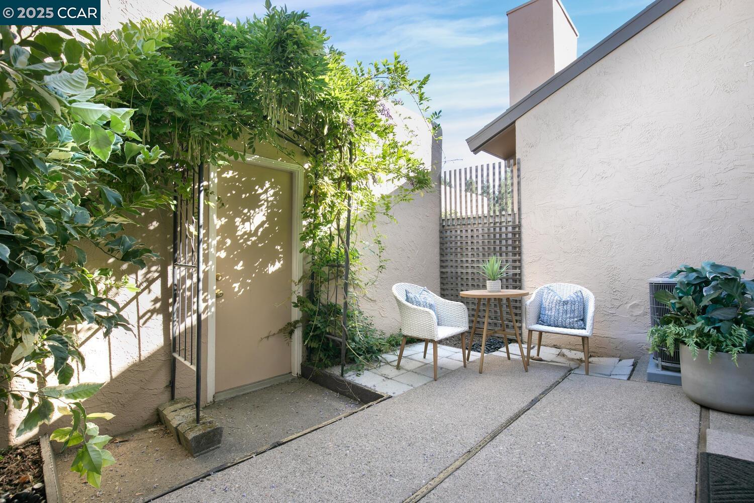 1419 Camino Peral