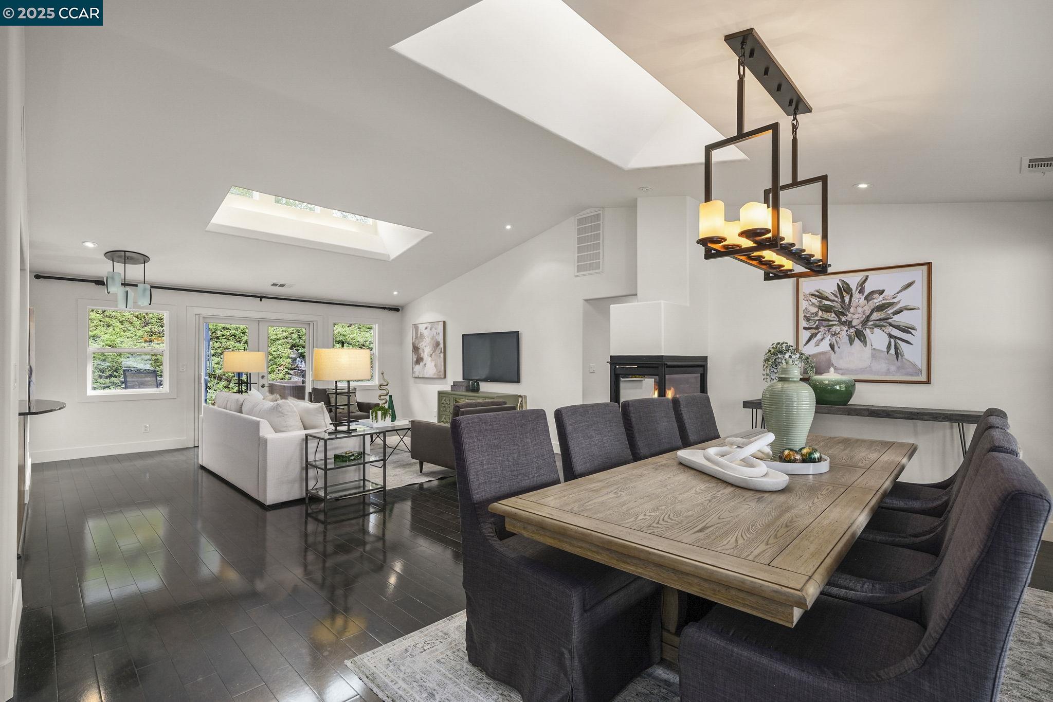 16 La Plaza Dr