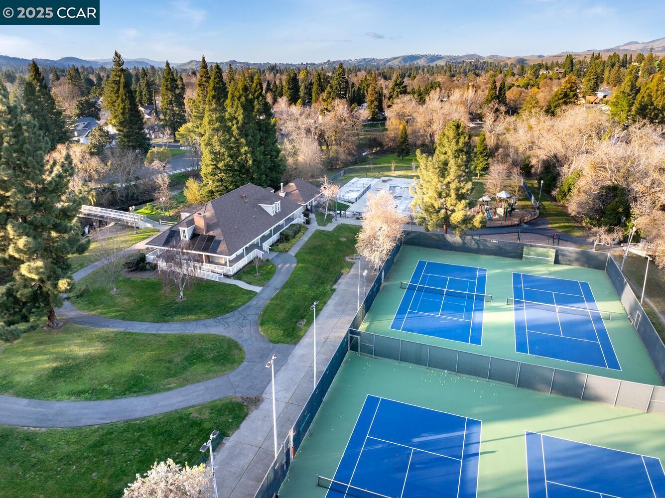 598 El Capitan Dr