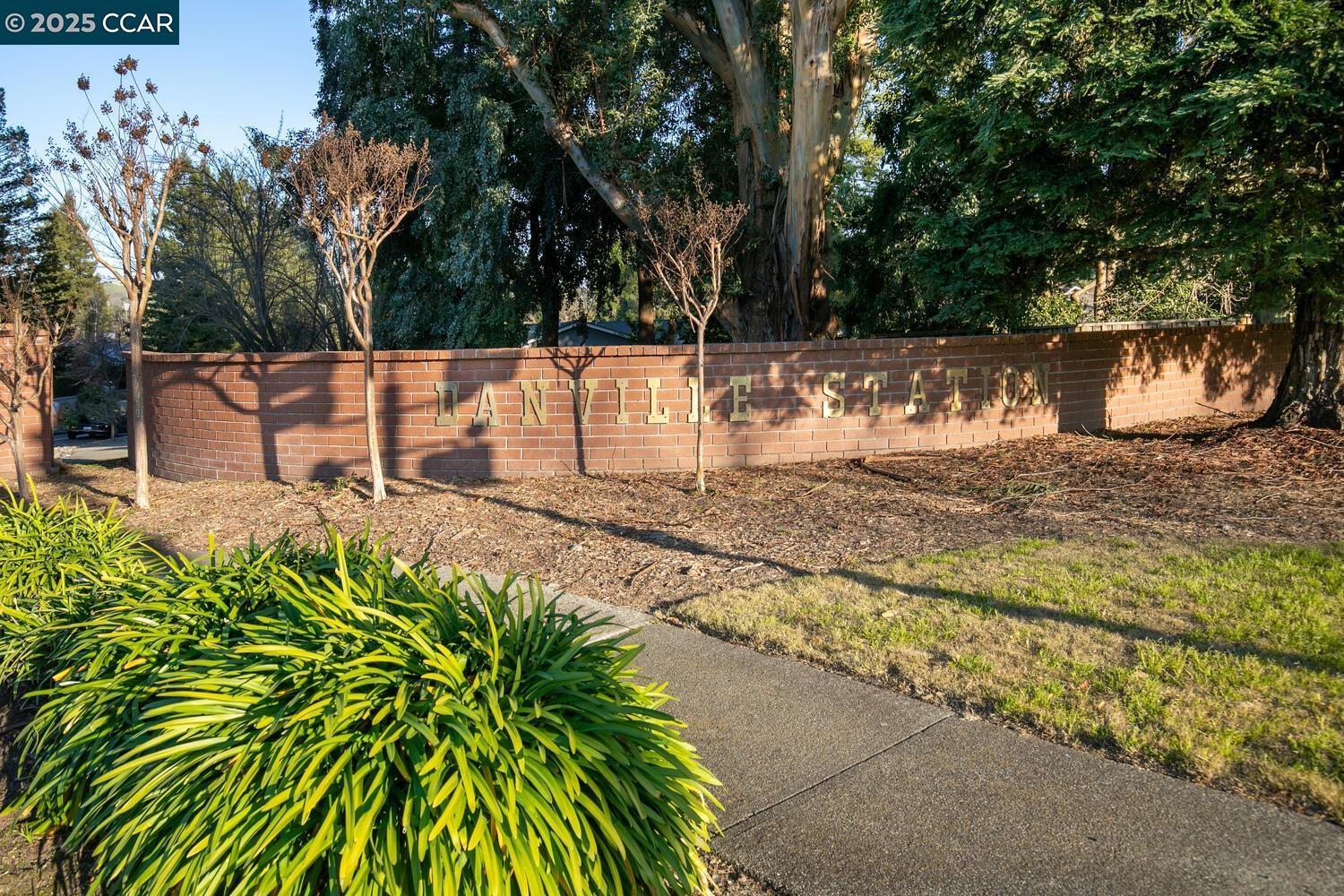 598 El Capitan Dr