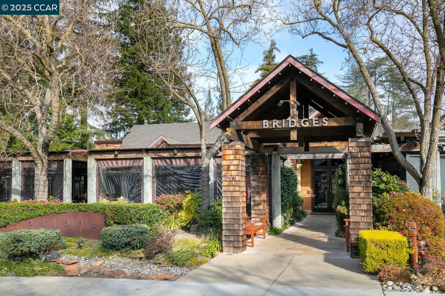 598 El Capitan Dr
