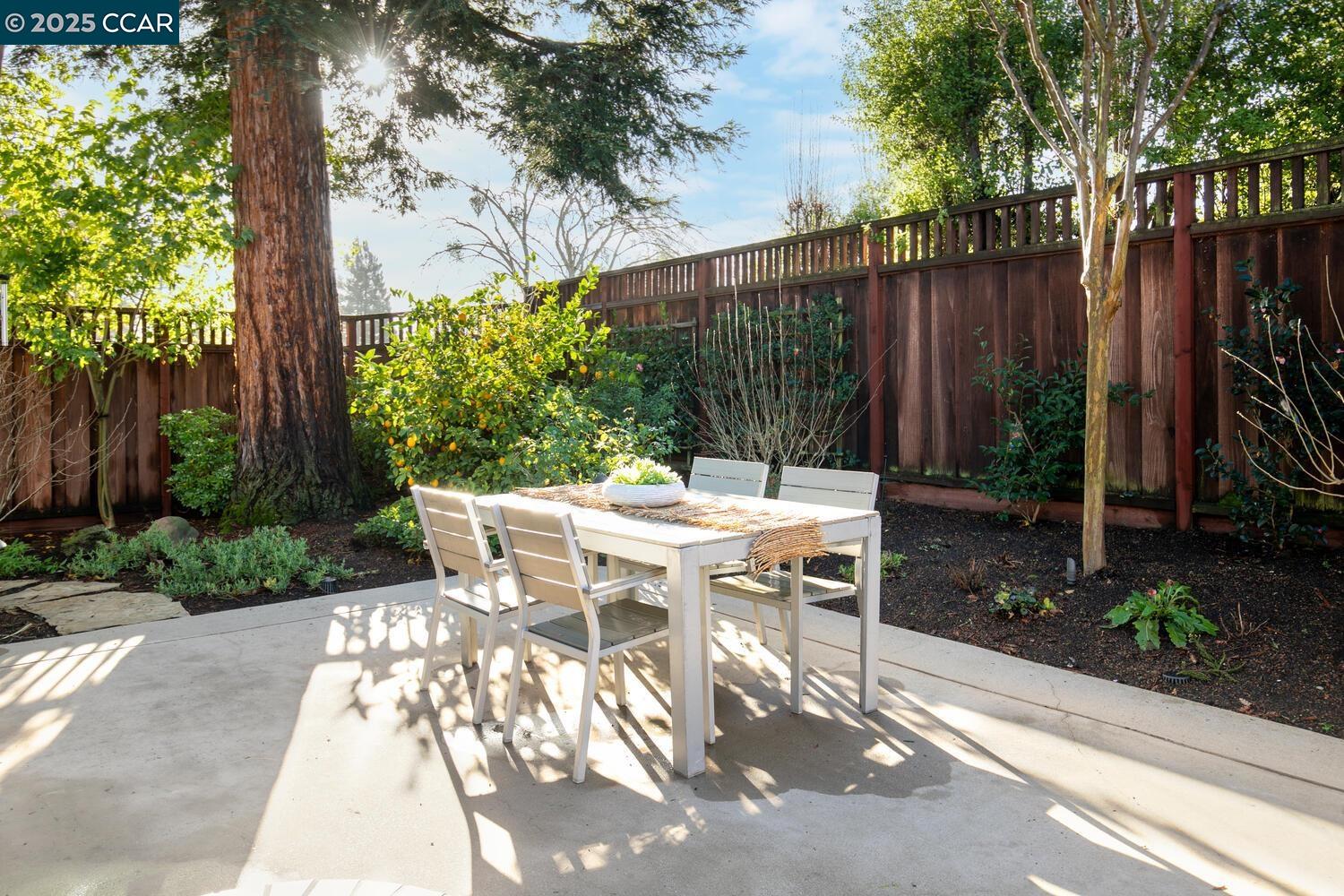598 El Capitan Dr