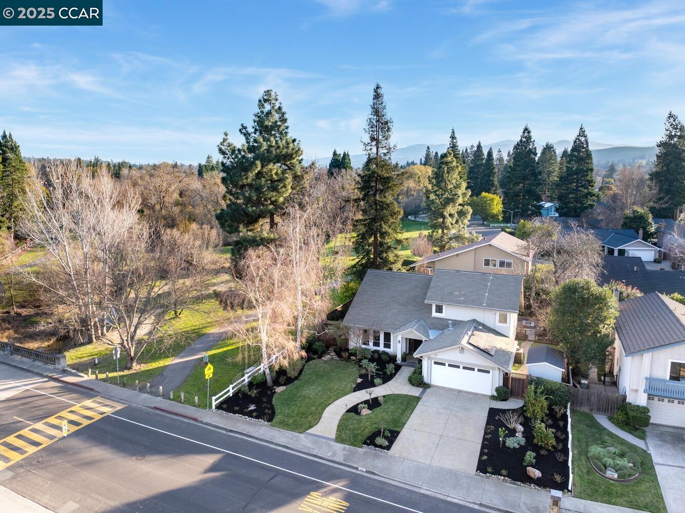 598 El Capitan Dr