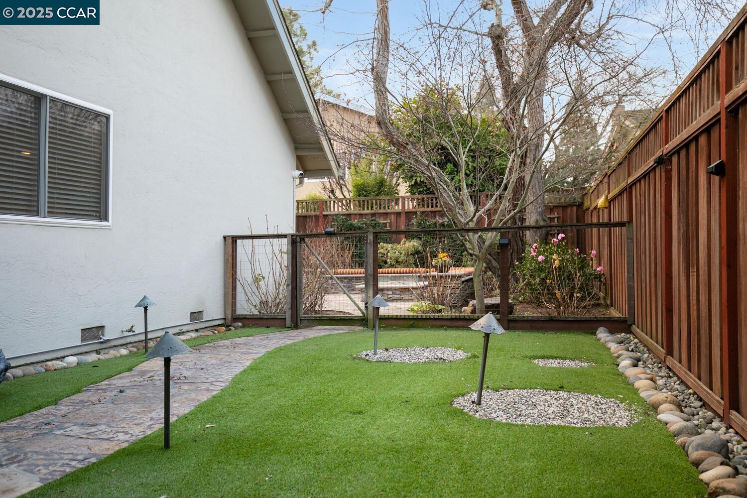 598 El Capitan Dr