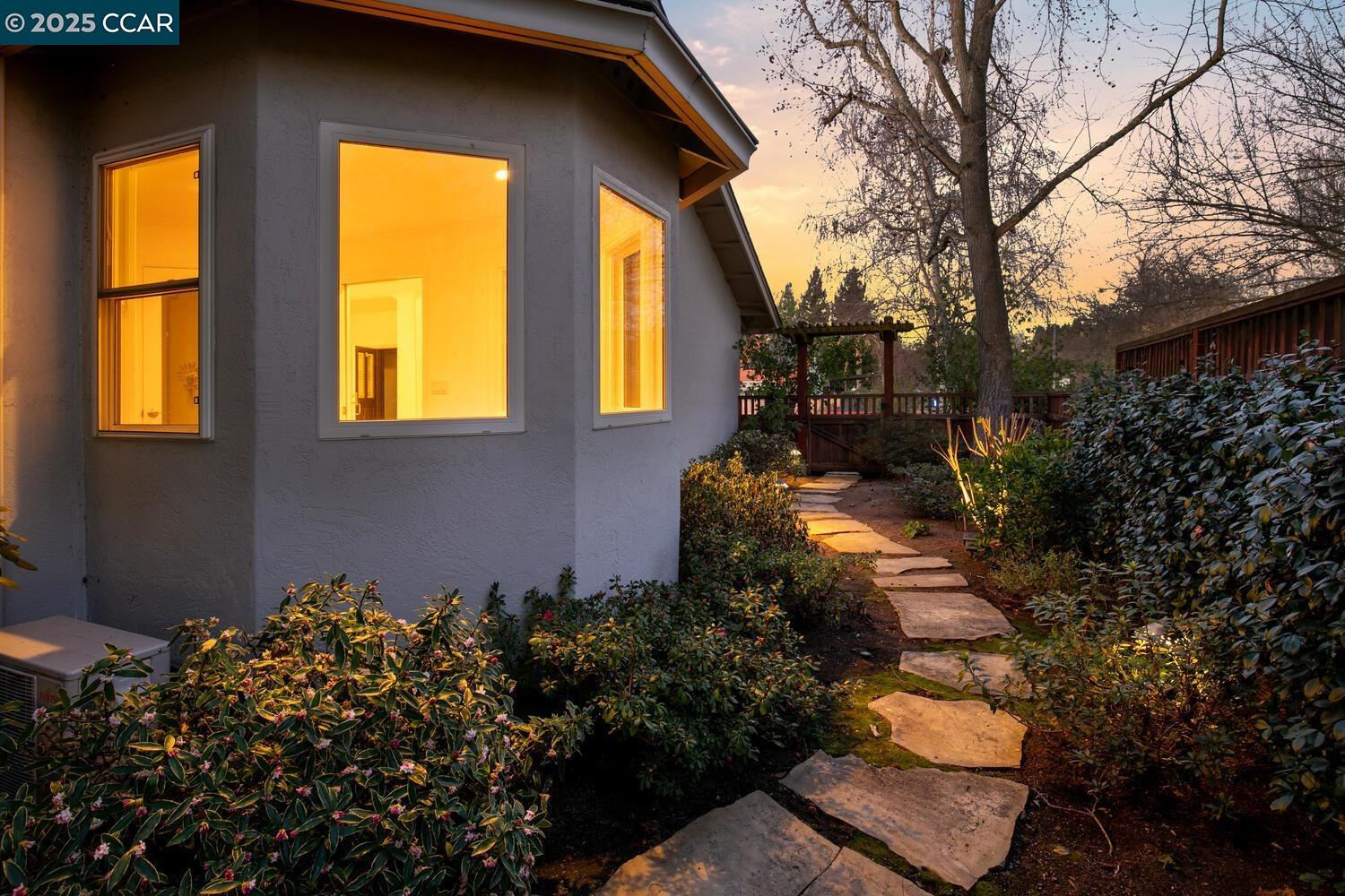 598 El Capitan Dr