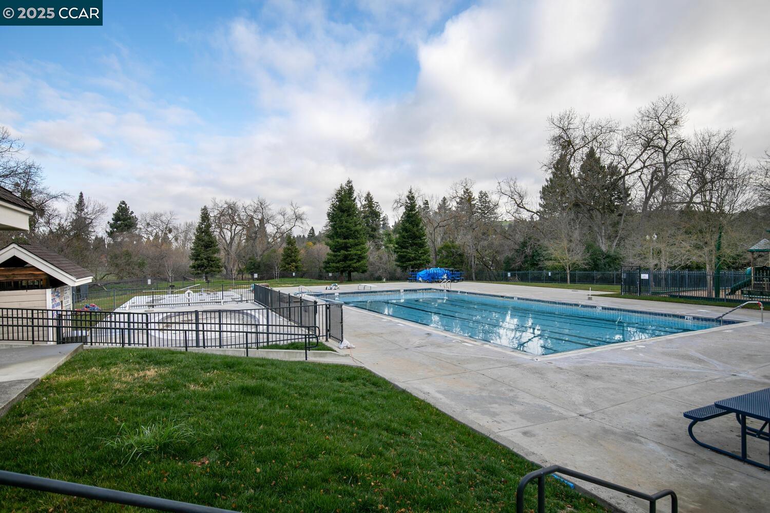 598 El Capitan Dr
