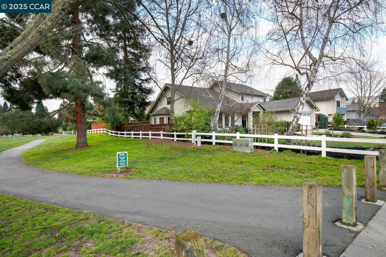 598 El Capitan Dr