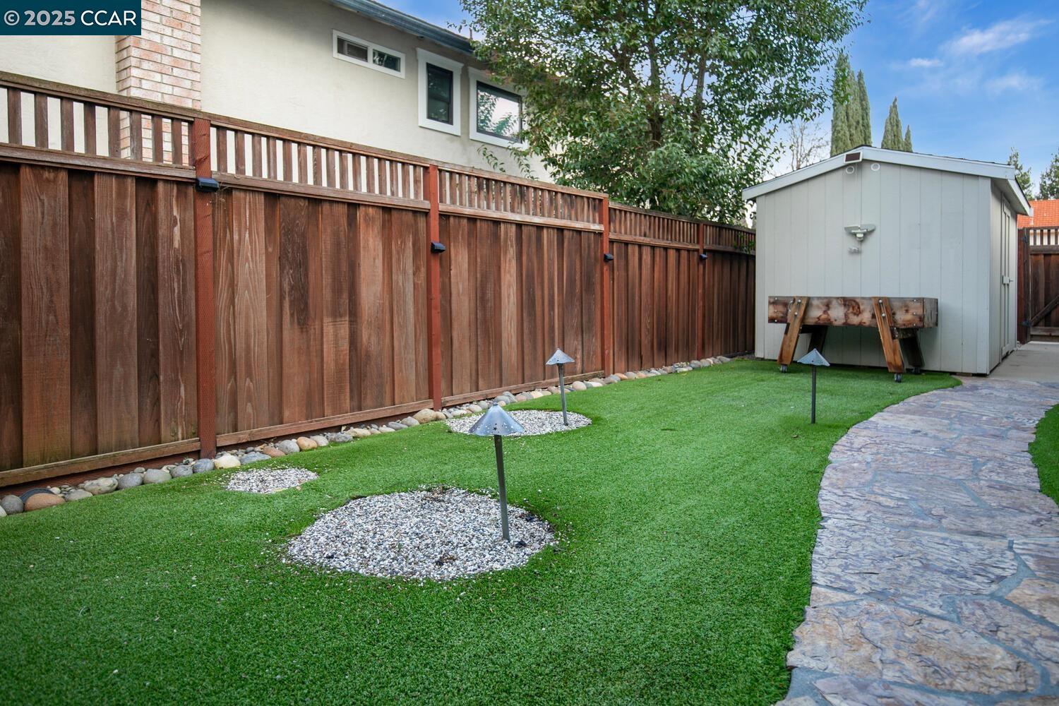 598 El Capitan Dr