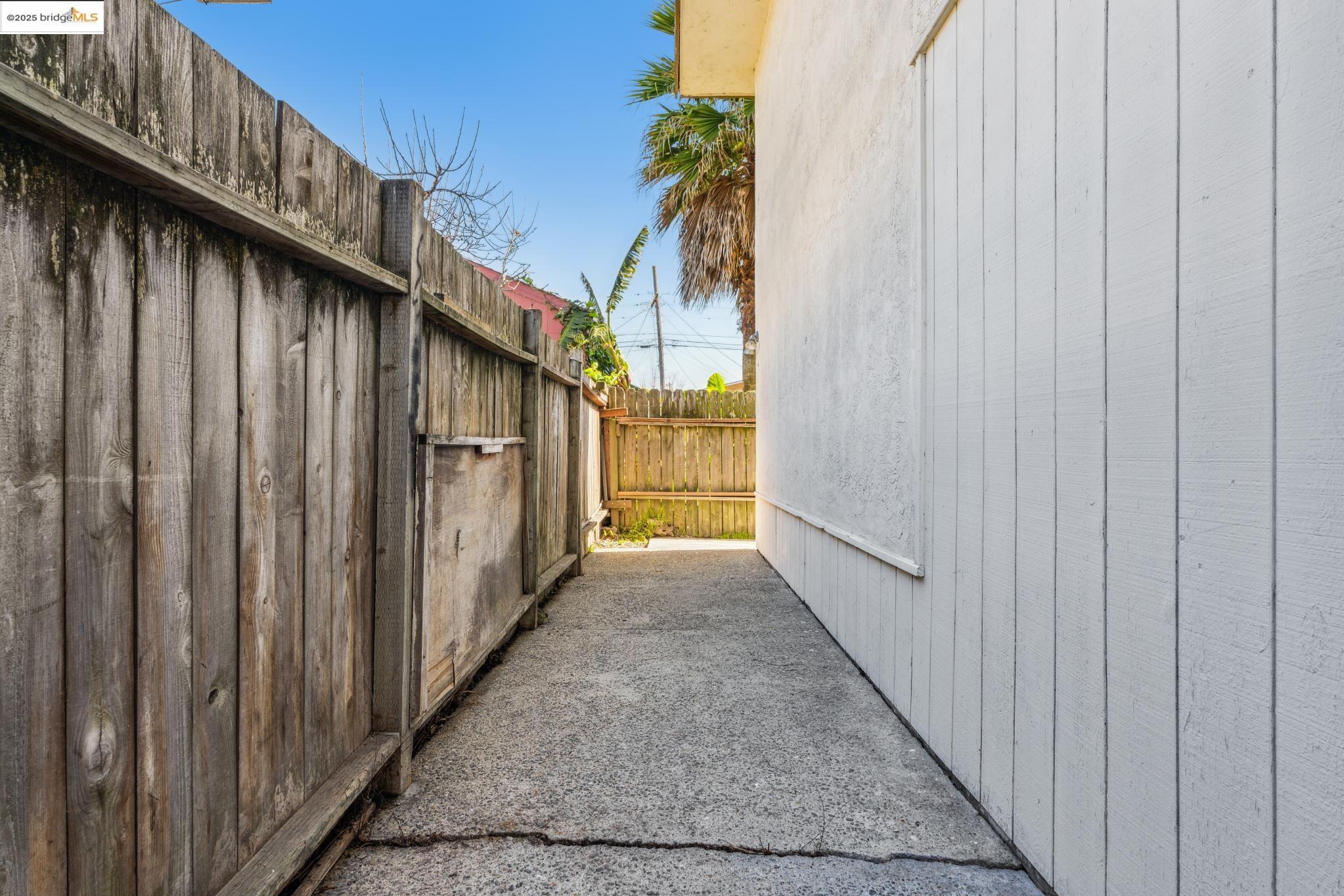1109 Broadway Ave.