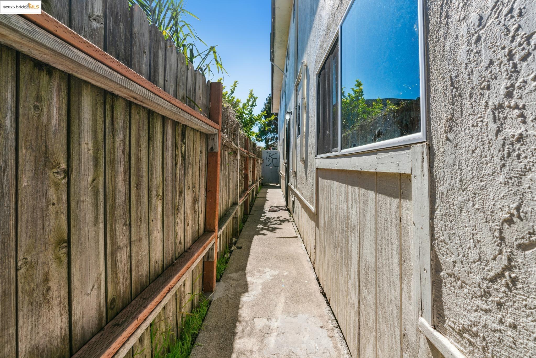 1109 Broadway Ave.