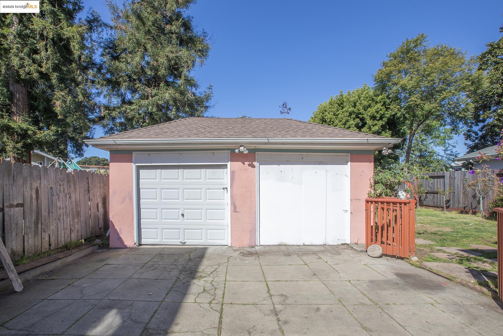 5909 Claremont Ave