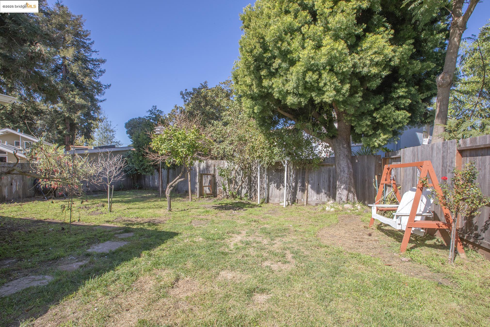 5909 Claremont Ave