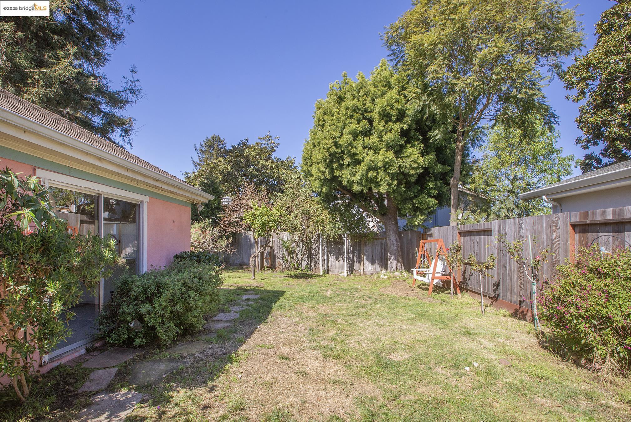 5909 Claremont Ave
