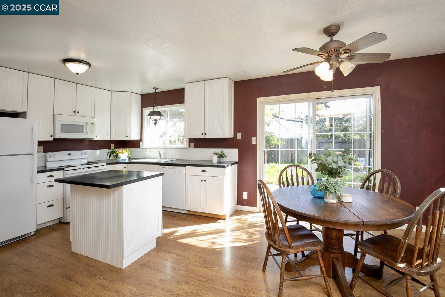 16 Lagunita Ct
