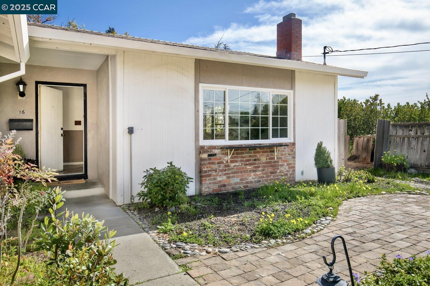 16 Lagunita Ct