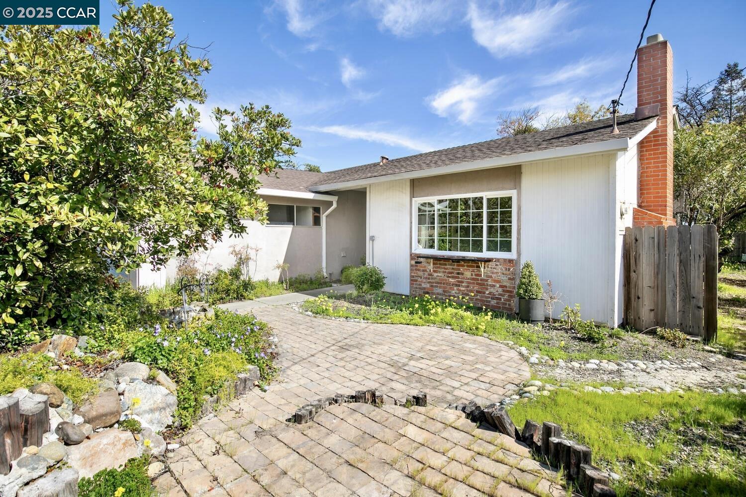 16 Lagunita Ct