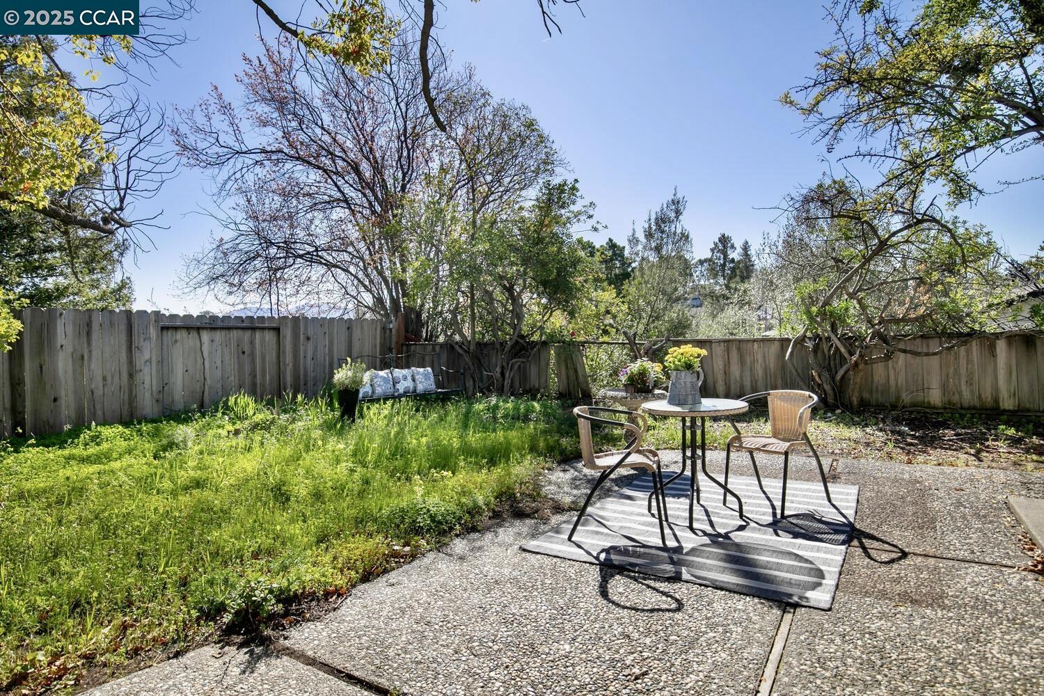 16 Lagunita Ct