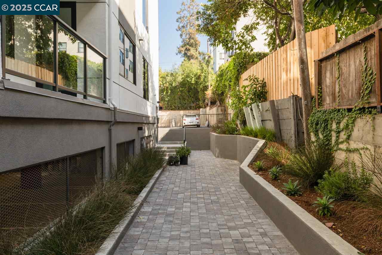58 Vernon St # 401